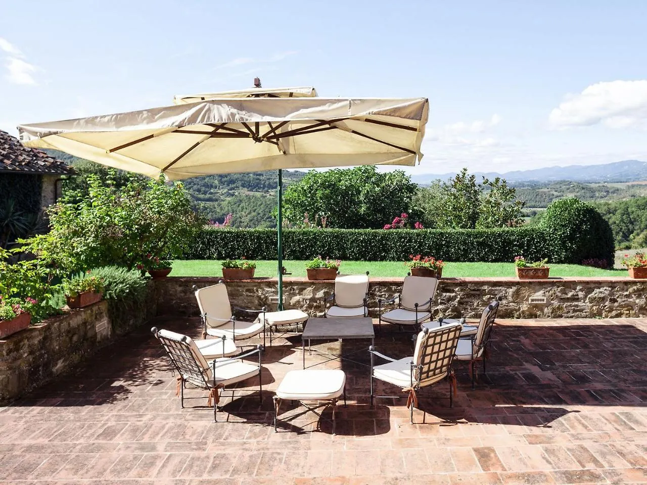 Villa Eleonora Ampinana Italy